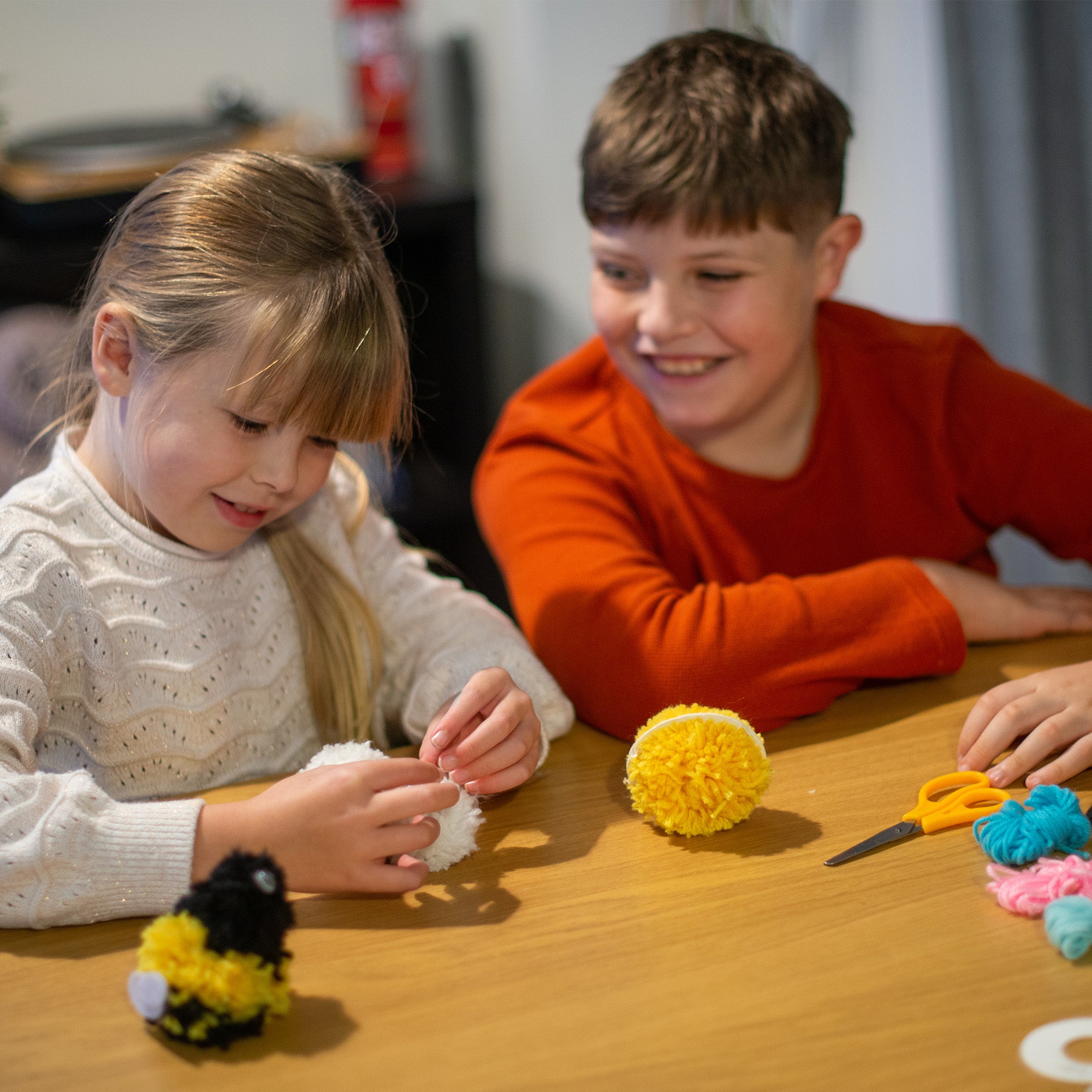 Kreative Kids Pom-Pom Animal Craft Kit | 6 Animals to Create - Bee, Owl, Ladybird and More!