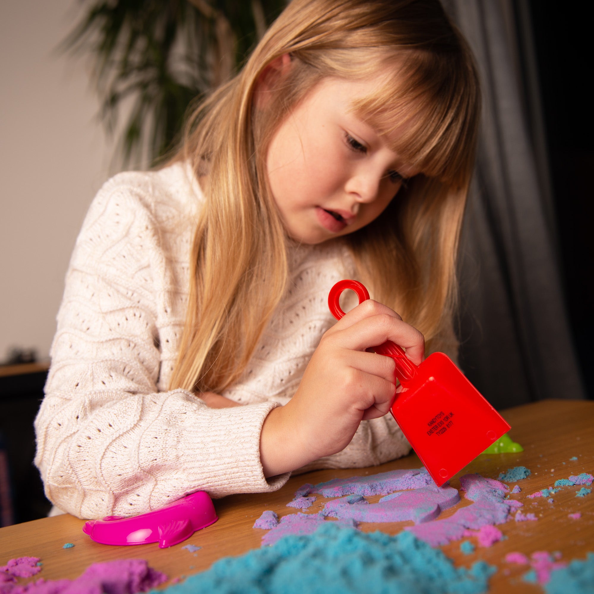 Kreative Kids Sand Art Kit | Moving Coloured Sand with Accessories and Carry Case | Create 6 Coloured Moulds, Dolphin, Boat, Car and More | Kids Toys
